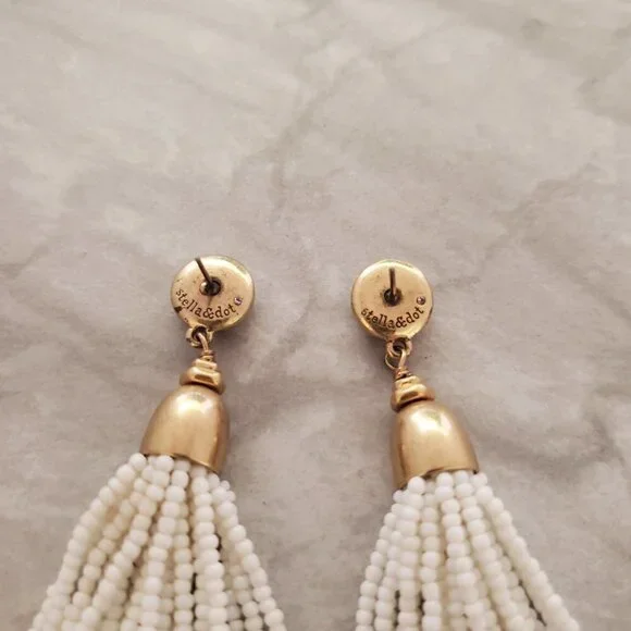 ✨ Stella and Dot White Seed Beaded Beads Marble Boho Tassel Earrings ✨ - Picture 5 of 9